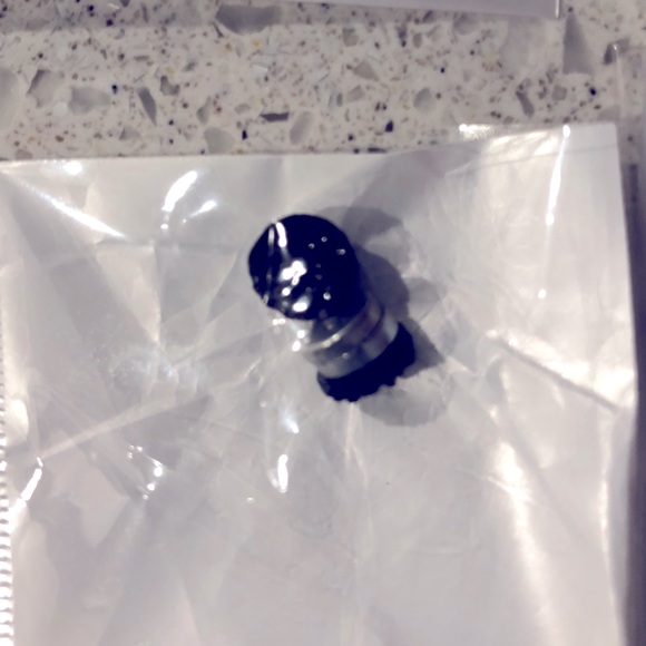 💥3/$15💥 NWOT Magnetic Earrings, 4 Pair - Picture 4 of 5